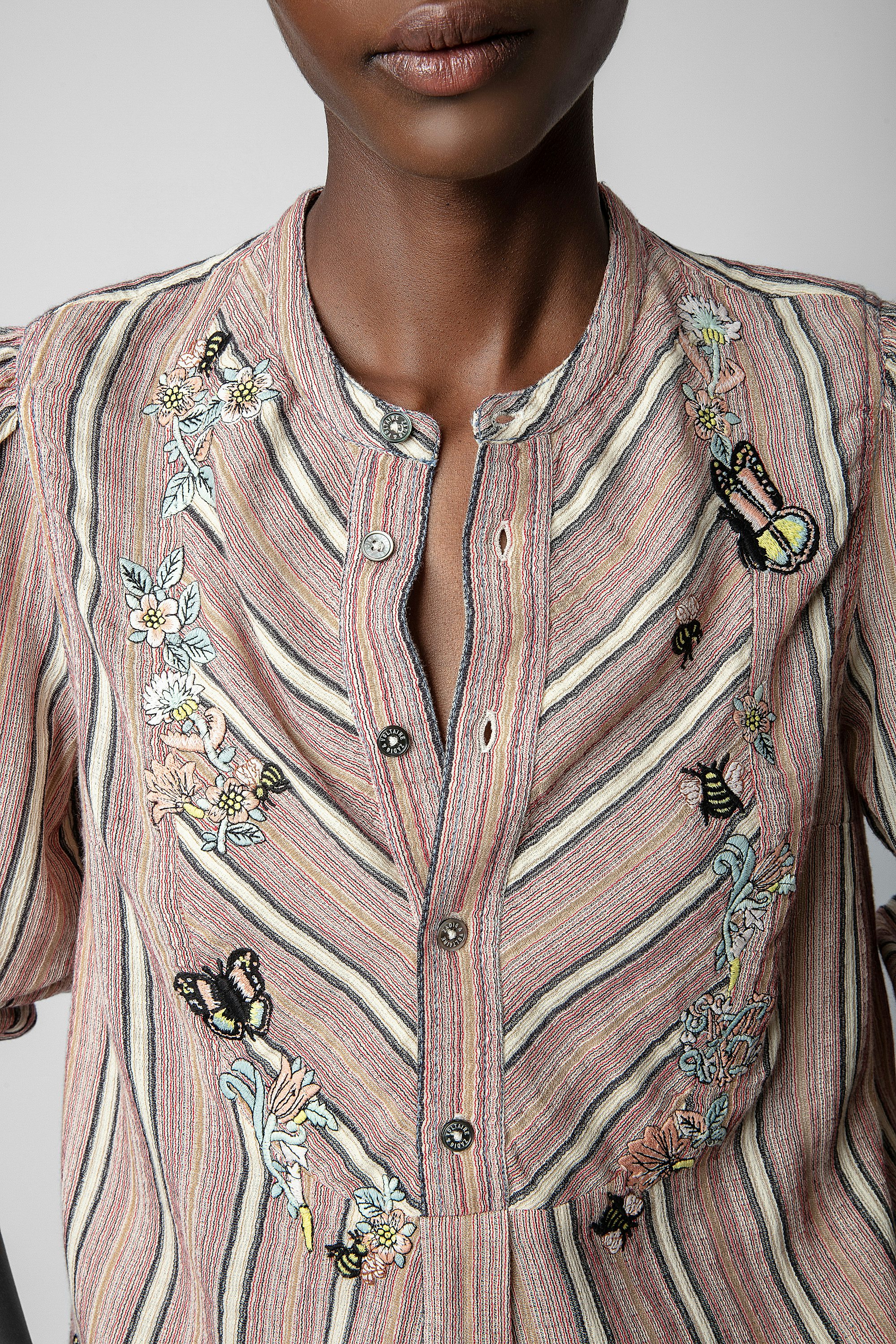 Camicetta Teda - Camicetta in cotone rosa a righe con ricami floreali - Donna